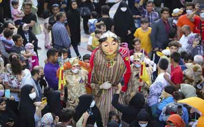 برگزاری جشن «شادپیمایی عروسک‌ها» در قم 